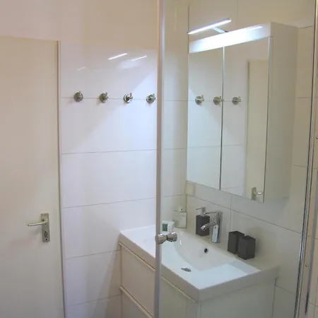 شقة Nollendorf - 1 Separate Bedroom And 1 Living With Sofa Bed In Motzstrasse برلين