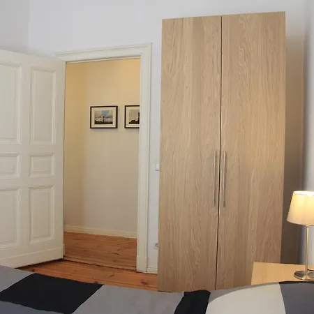 Apartament Nollendorf - 1 Separate Bedroom And 1 Living With Sofa Bed In Motzstrasse