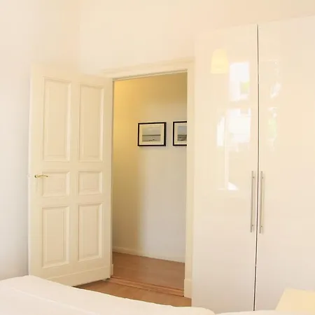 Apartament Nollendorf - 1 Separate Bedroom And 1 Living With Sofa Bed In Motzstrasse Berlin