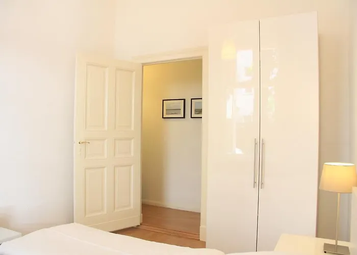 아파트 Nollendorf - 1 Separate Bedroom And 1 Living With Sofa Bed In Motzstrasse 베를린