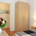Nollendorf - 1 Separate Bedroom And 1 Living With Sofa Bed In Motzstrasse 베를린