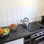 아파트 Nollendorf - 1 Separate Bedroom And 1 Living With Sofa Bed In Motzstrasse 베를린
