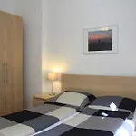 아파트 Nollendorf - 1 Separate Bedroom And 1 Living With Sofa Bed In Motzstrasse