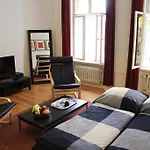 아파트 Nollendorf - 1 Separate Bedroom And 1 Living With Sofa Bed In Motzstrasse *