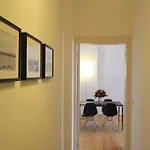 Nollendorf - 1 Separate Bedroom And 1 Living With Sofa Bed In Motzstrasse 아파트 베를린