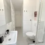 Nollendorf - 1 Separate Bedroom And 1 Living With Sofa Bed In Motzstrasse * 베를린