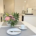 Nollendorf - 1 Separate Bedroom And 1 Living With Sofa Bed In Motzstrasse 아파트 베를린