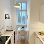 아파트 Nollendorf - 1 Separate Bedroom And 1 Living With Sofa Bed In Motzstrasse