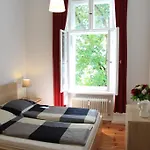 아파트 Nollendorf - 1 Separate Bedroom And 1 Living With Sofa Bed In Motzstrasse 베를린