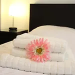 Nollendorf - 1 Separate Bedroom And 1 Living With Sofa Bed In Motzstrasse 베를린