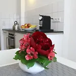 Nollendorf - 1 Separate Bedroom And 1 Living With Sofa Bed In Motzstrasse 아파트 *