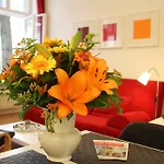 Nollendorf - 1 Separate Bedroom And 1 Living With Sofa Bed In Motzstrasse
