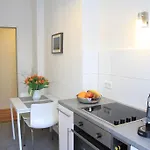 아파트 Nollendorf - 1 Separate Bedroom And 1 Living With Sofa Bed In Motzstrasse