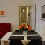 Nollendorf - 1 Separate Bedroom And 1 Living With Sofa Bed In Motzstrasse 아파트 베를린