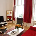 Nollendorf - 1 Separate Bedroom And 1 Living With Sofa Bed In Motzstrasse 아파트 *