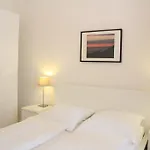 Nollendorf - 1 Separate Bedroom And 1 Living With Sofa Bed In Motzstrasse * 베를린