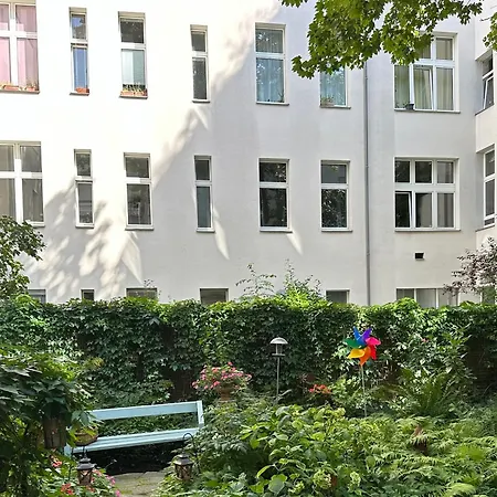 Nollendorf - 1 Separate Bedroom And 1 Living With Sofa Bed In Motzstrasse 아파트