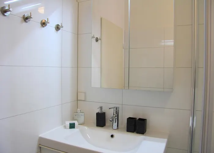 Appartement Nollendorf - 1 Separate Bedroom And 1 Living With Sofa Bed In Motzstrasse