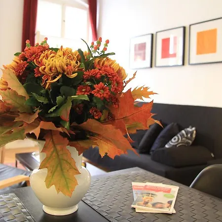 Appartamento Nollendorf - 1 Separate Bedroom And 1 Living With Sofa Bed In Motzstrasse Berlino