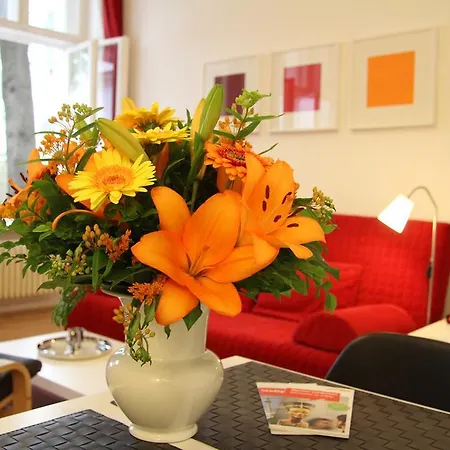 Nollendorf - 1 Separate Bedroom And 1 Living With Sofa Bed In Motzstrasse