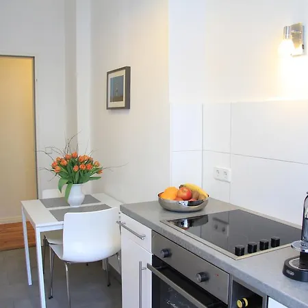 דירה Nollendorf - 1 Separate Bedroom And 1 Living With Sofa Bed In Motzstrasse