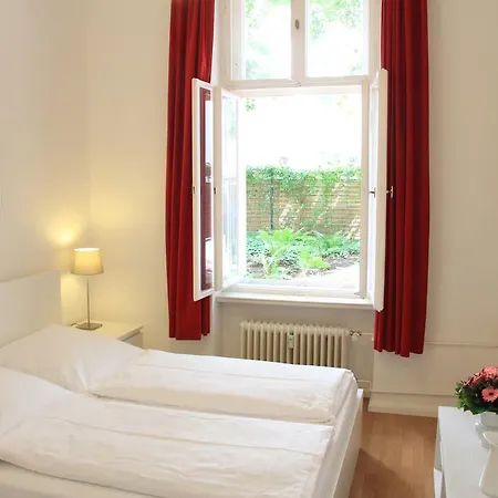 דירה Nollendorf - 1 Separate Bedroom And 1 Living With Sofa Bed In Motzstrasse *